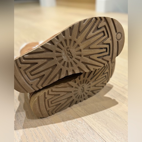 ❌SOLD❌Uggs Bailey Button - Picture 4 of 5